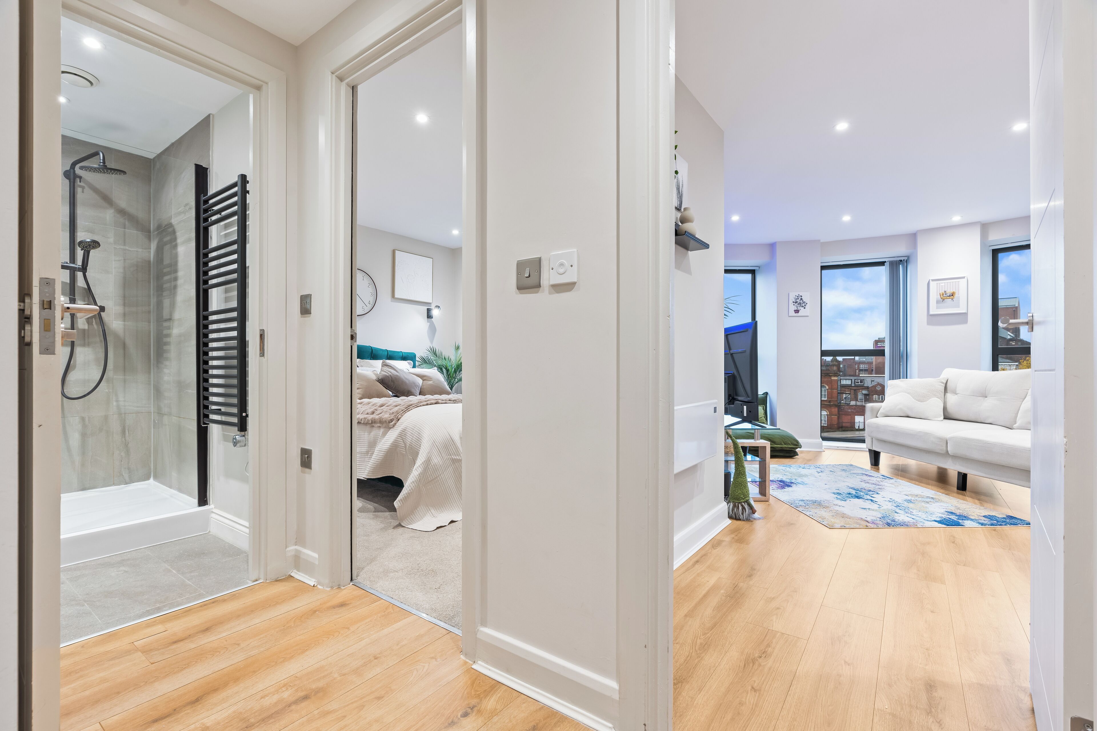 Iron/ironing board, WiFi, bed sheets