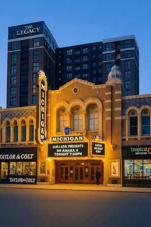 Exterior - Downtown A2 Gem—Next to Hospitals, Stadium & Restaurants (Ann Arbor)