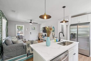 Interior - The Ashley House~10 minutes to downtown Charleston (Charleston)