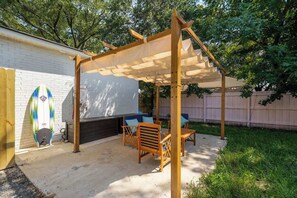 Terrace/patio - The Ashley House~10 minutes to downtown Charleston (Charleston)