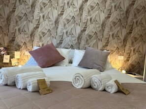 Iron/ironing board, WiFi, bed sheets - Bright Apartment with Garden and Parking (Firenze)