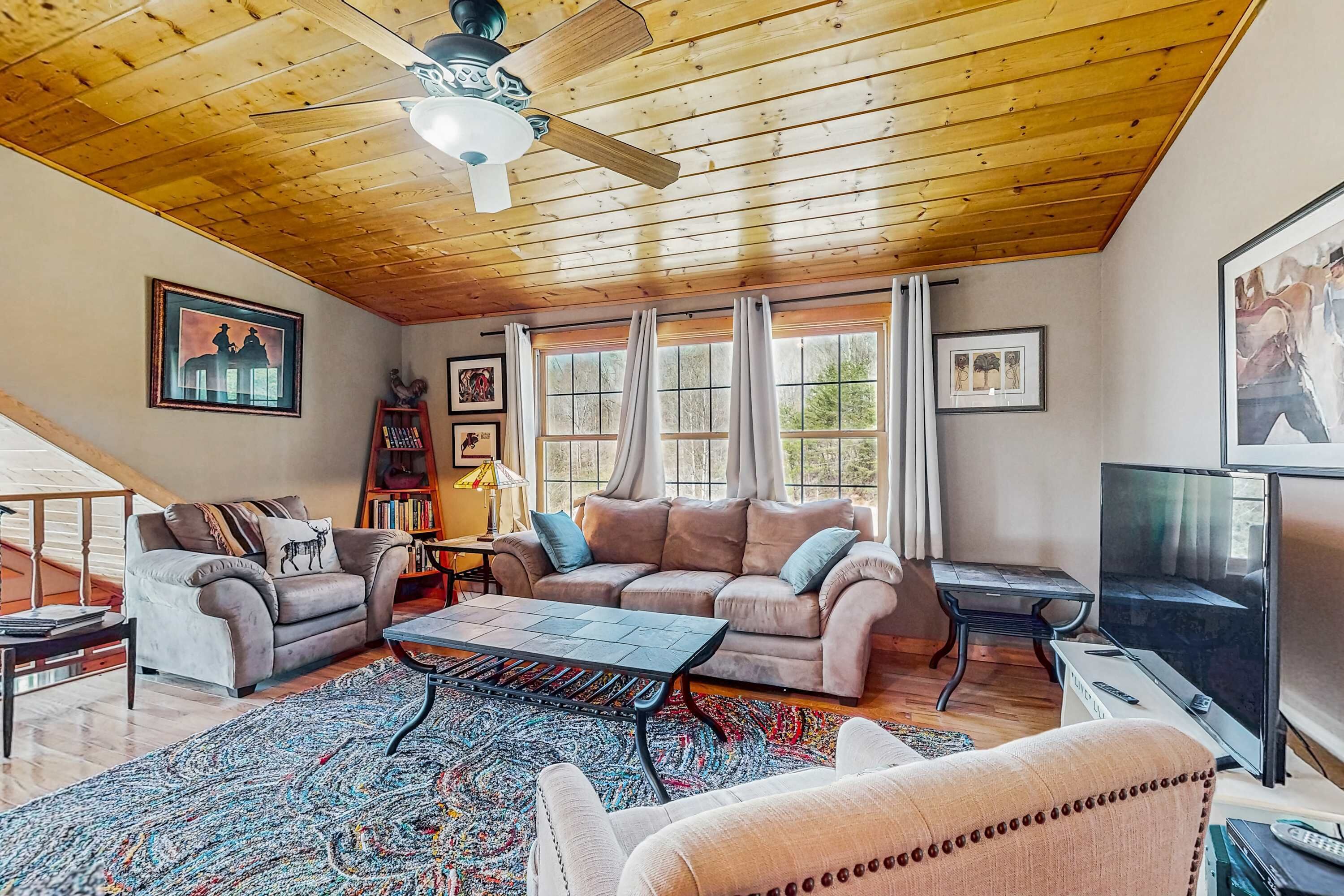 Fernseher, DVD-Player, Arbeitsbereiche