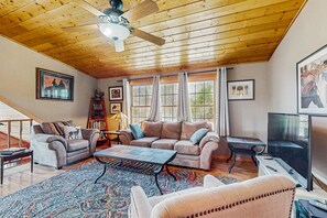 Fernseher, DVD-Player, Arbeitsbereiche