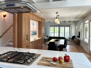 Fridge, microwave, stovetop, dishwasher - Away - Ocracoke Island (Ocracoke)