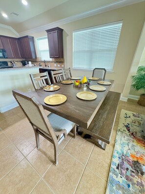 Dining - Cozy Family Retreat (Rosenberg)