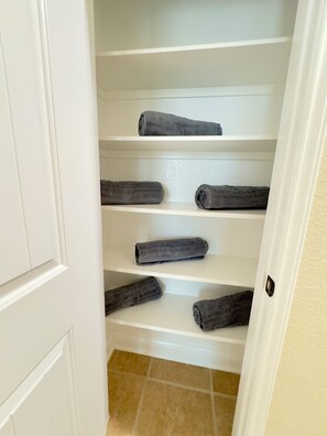 Interior - Cozy Family Retreat (Rosenberg)