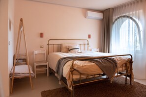 Iron/ironing board, internet, bed sheets - Villa Lidia Umbria, la Dolce Vita at its best! (Paciano)