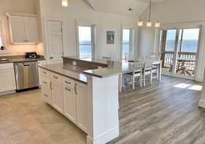 Fridge, microwave, oven, stovetop - Sundance - Ocracoke Island (Ocracoke)