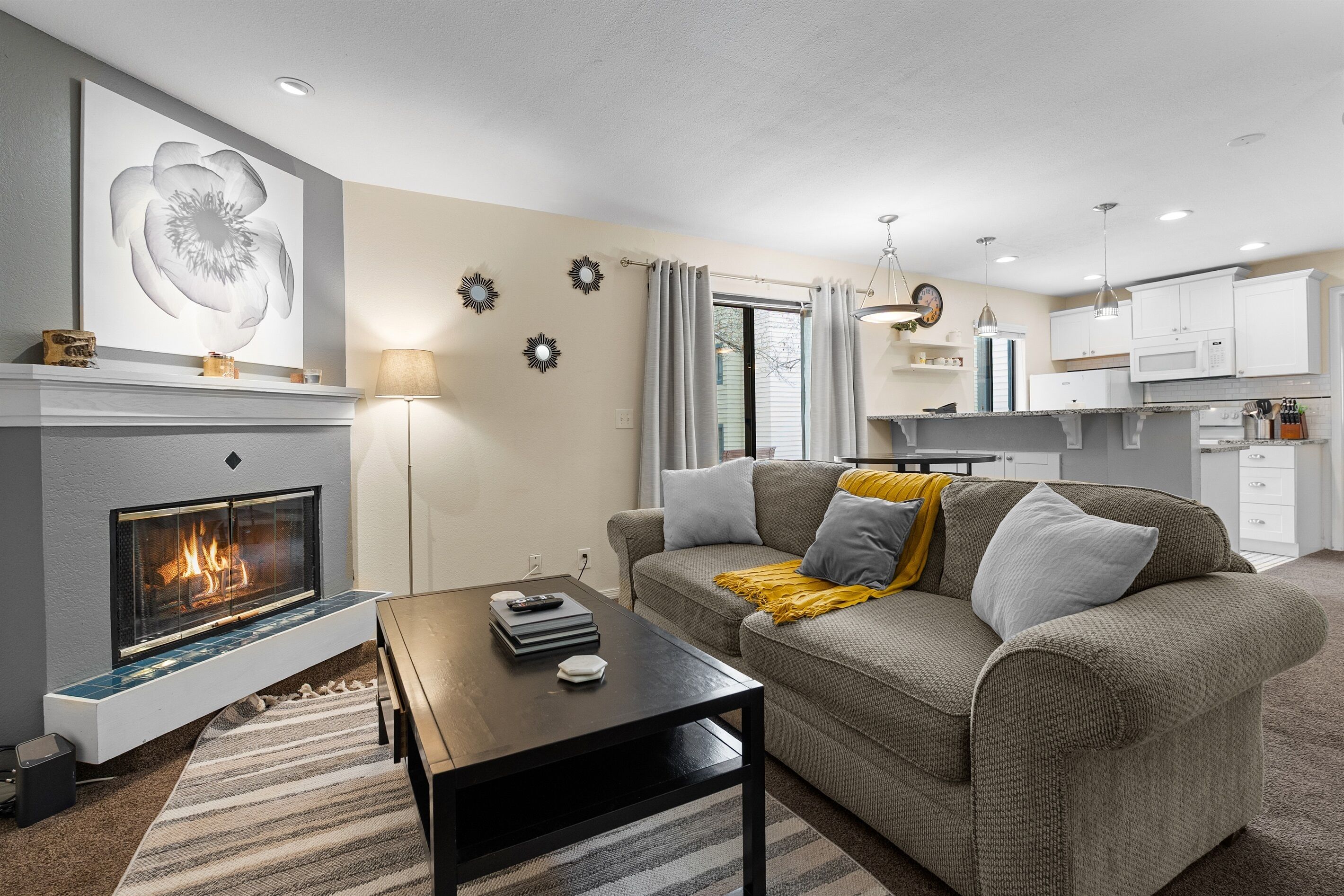 Una Smart TV, una chimenea