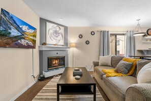 Smart TV, fireplace