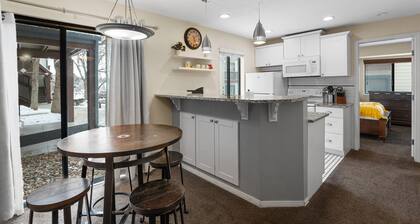 Cozy DTC 1BR Retreat, Gym, Fast Wifi