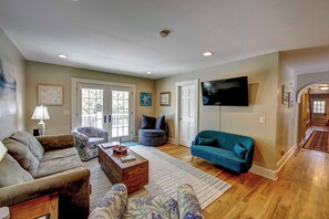 Smart TV, foosball - Wahab Estate - Ocracoke Island (Ocracoke)