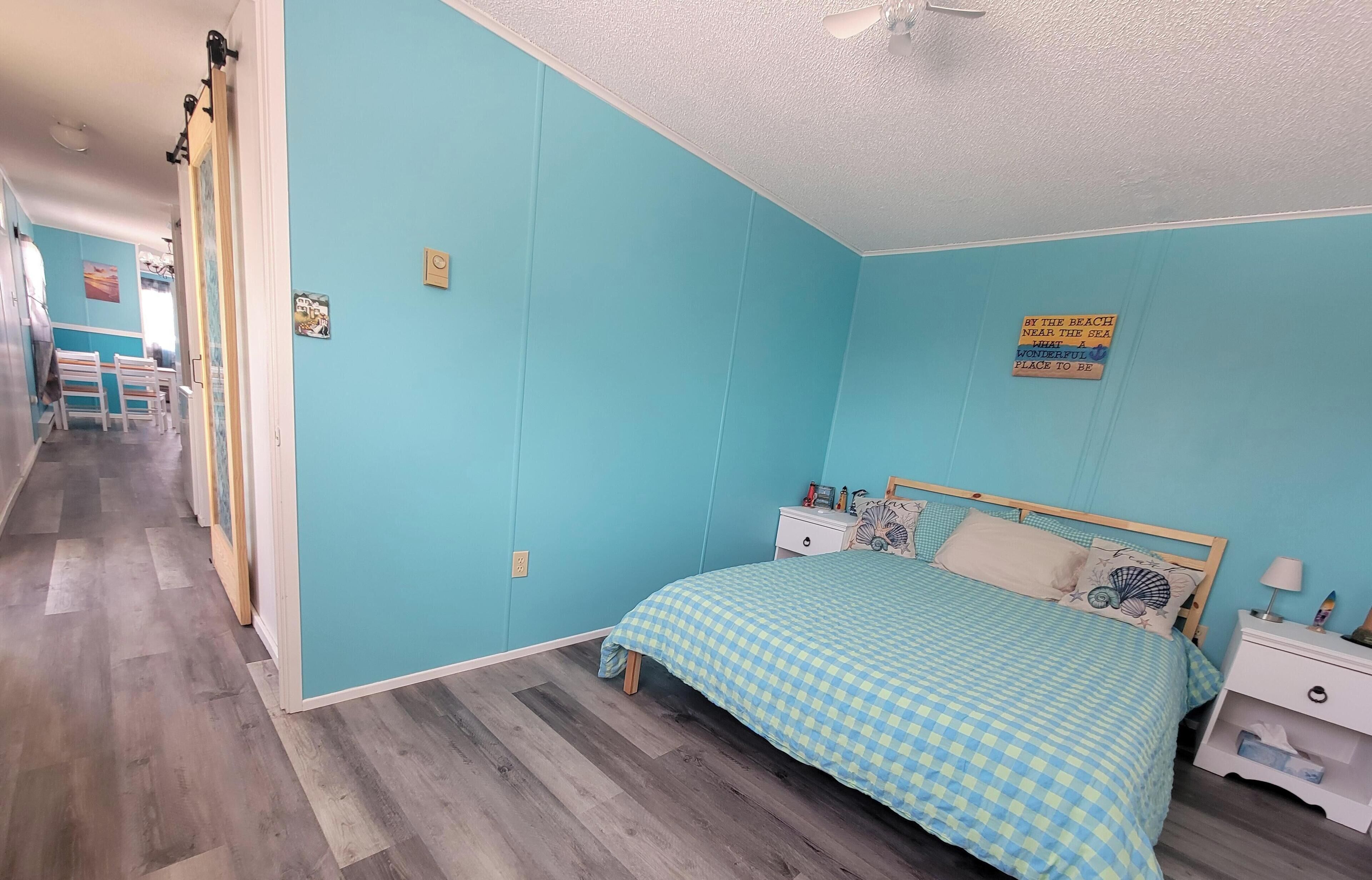 2 bedrooms, desk, WiFi (free), bed sheets