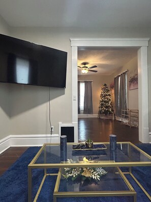 Interior - 3-bedroom house in gorgeous Akron located in Highland Square (Akron)