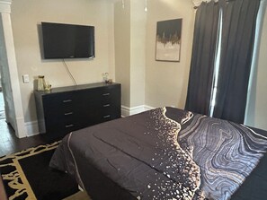 Tabla de planchar con plancha, wifi y ropa de cama 