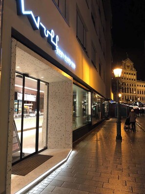 Exterior detail - Brandnews GoldenKey Suite on Rathausplatz (Augsburg)