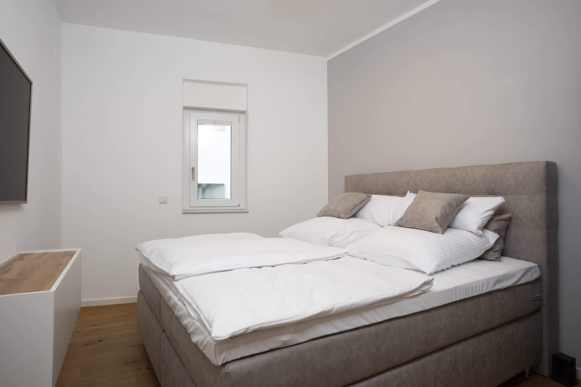 Bügeleisen/Bügelbrett, Reisekinderbett, WLAN, Bettwäsche