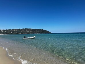 Sun-loungers - Superb apartment with garden and terrace, sea view, Domaine Les Restanques (Grimaud)