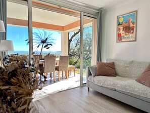 Smart TV - Superb apartment with garden and terrace, sea view, Domaine Les Restanques (Grimaud)