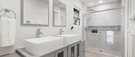 Shower, hair dryer, towels