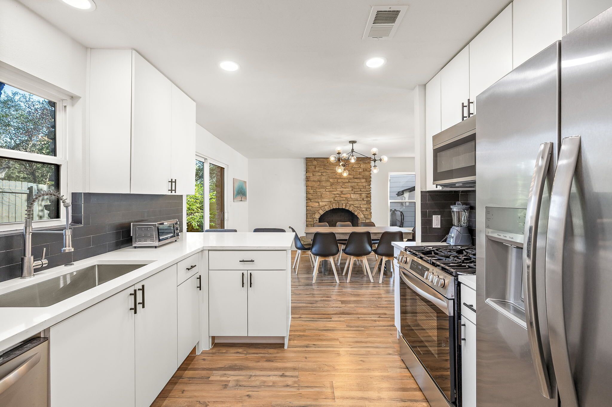 雪櫃、微波爐、焗爐、爐具