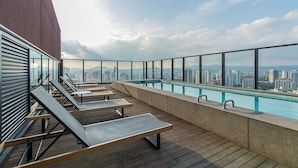 A rooftop pool area with lounge chairs and a city view. - Near Allianz Parque Sp-p1803b (São Paulo)