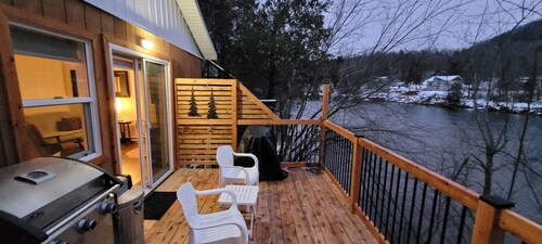 Little House, Rivière Rouge waterfront ,7 minutes from Mont-Tremblant town.