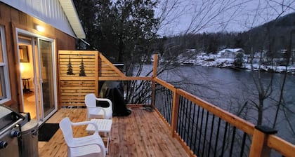 Little House, RiviĂšre Rouge waterfront ,7 minutes from Mont-Tremblant town.