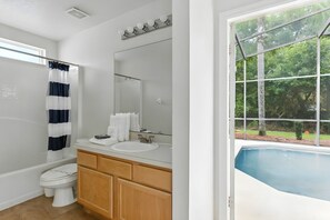 Hair dryer, towels, soap, shampoo - Cozy 4BR Villa w/ Priv Pool – Lake Berkley Resort (Kissimmee)