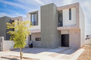 Exterior - Perfect House: Pool, Security and Comfort (La Paz)