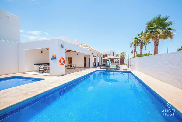 Pool - Family-Friendly House in Gated Community with Communal Pool (La Paz)