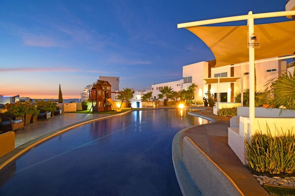 Pool - Luxury Getaway in La Paz: Apartment with Pool and terrace (La Paz)