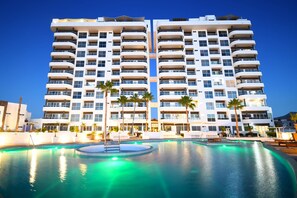 Pool - Luxury Getaway in La Paz: Apartment with Pool and terrace (La Paz)