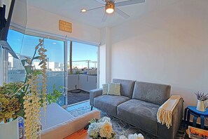 TV - Luxury Getaway in La Paz: Apartment with Pool and terrace (La Paz)