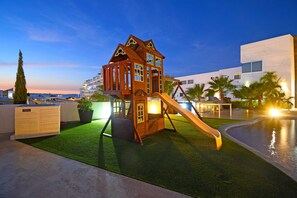 Children’s area - Luxury Getaway in La Paz: Apartment with Pool and terrace (La Paz)