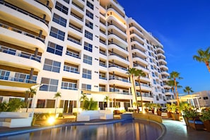 Exterior - Luxury Getaway in La Paz: Apartment with Pool and terrace (La Paz)