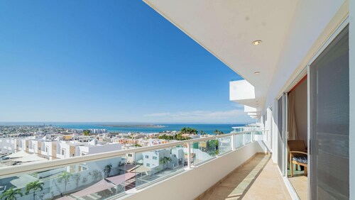 PH Amazing views + pool