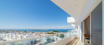 PH Amazing views + pool