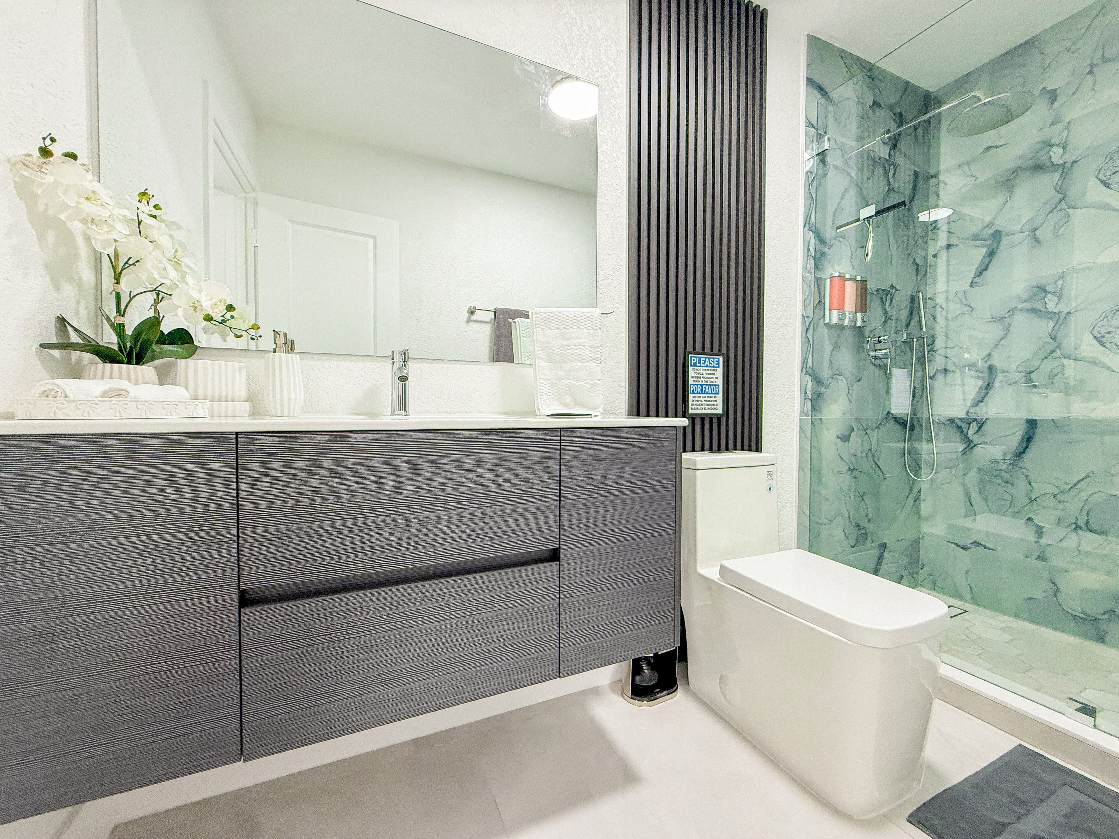 吹风机、毛巾、肥皂、洗发水