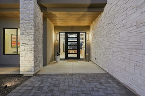 Exterior detail - '25 Lux New Build - Pool - 3 King Suites - Gym w/ Peloton (Scottsdale)