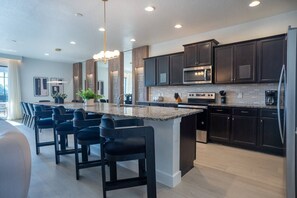 Fridge, microwave, oven, stovetop - 8BR Windsor Westside Home w/ Private Pool (kissimmee)