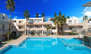 Outdoor pool - The Garden Suite Pool View (Chania)