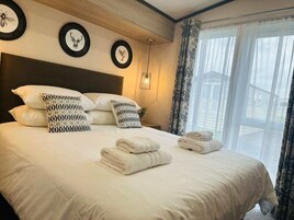 2 habitaciones, decoración personalizada y muebles diferentes 