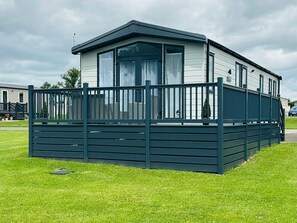 Exterior - Ashbourne Heights Holiday Park - Holiday Accommodation 18103 (Ashbourne)