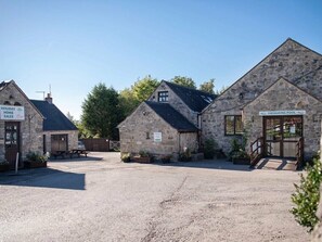 Exterior - Ashbourne Heights Holiday Park - Holiday Accommodation 18103 (Ashbourne)