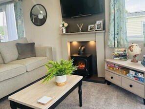 Living area - Ashbourne Heights Holiday Park - Holiday Accommodation 18103 (Ashbourne)
