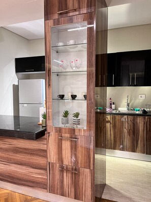 Mikroaaltouuni, uuni, liesi