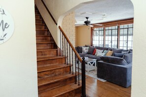 TV - Quaint & Cozy in Shelbyville, IN (Shelbyville)