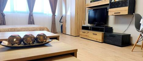 Silitysrauta/-lauta, Wi-Fi, vuodevaatteet