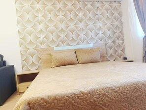 Iron/ironing board, WiFi, bed sheets - Superb 1-bedroom apartment with AC in charming Bansko (Bansko)